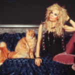  Women in 1980s glam rock fashion clothing