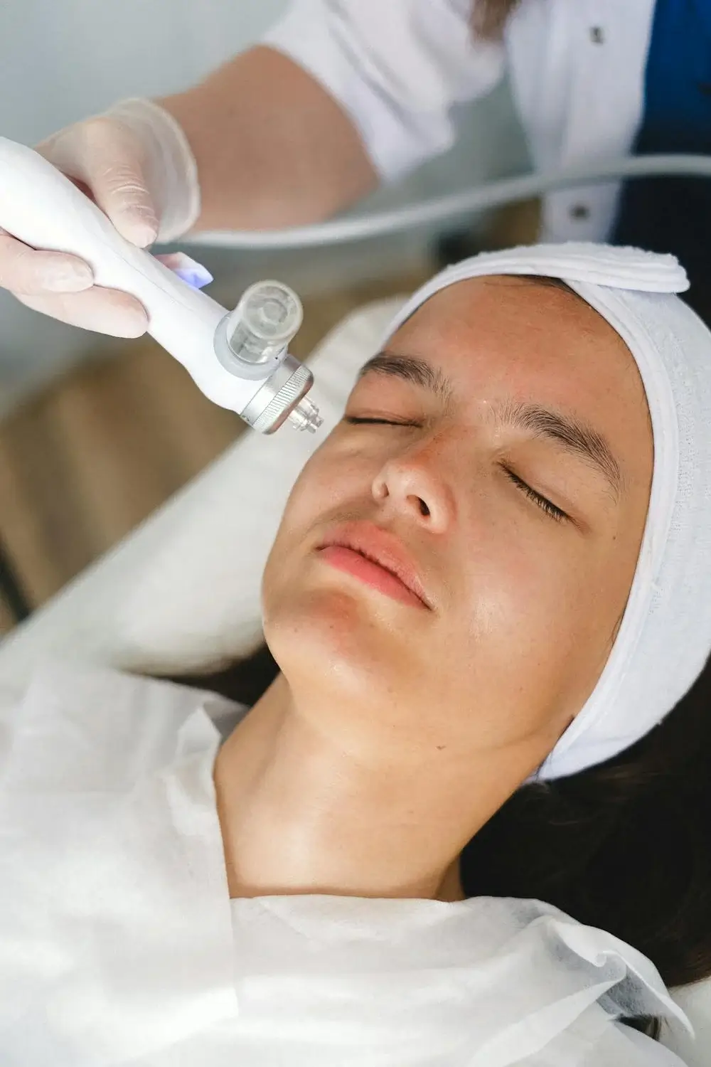 a women having lipo laser