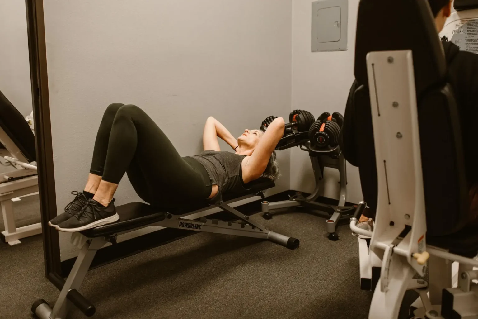 A women doing gym in her home